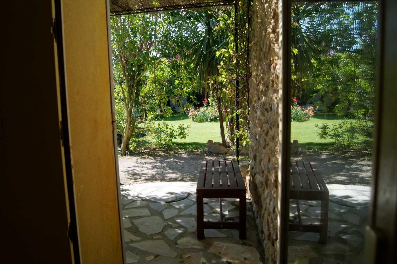 Mas Du Clos De L'Escarrat Jonquieres  ภายนอก รูปภาพ